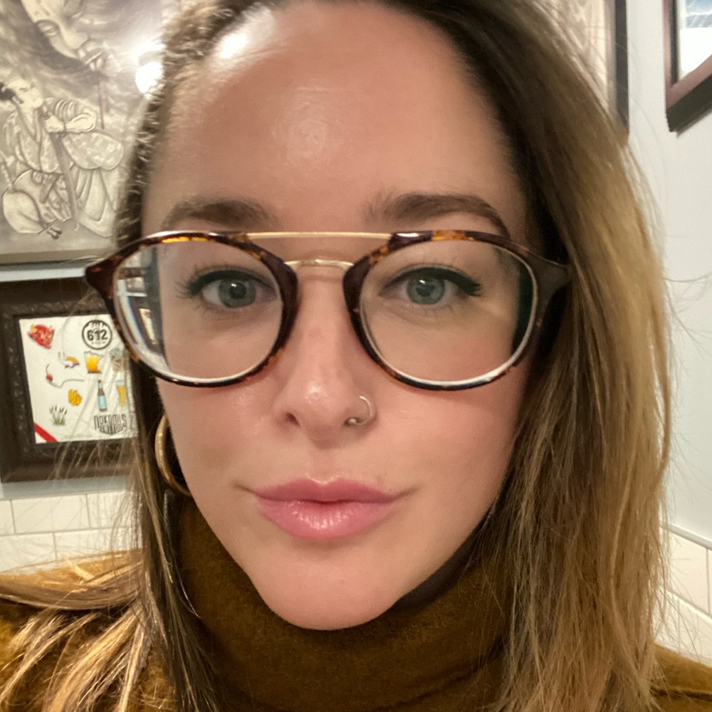 Meet your Posher, Alexis